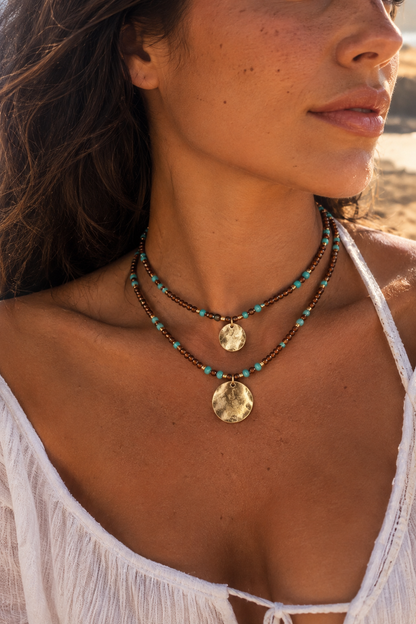 Dupla Choker Caramelo & Turquesa com Chapas Douradas
